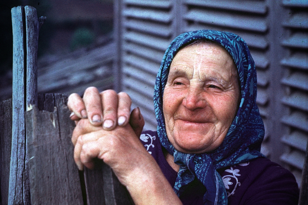 Бабки людей песня. Бабка в Ульяновская область. Бабка Люда.